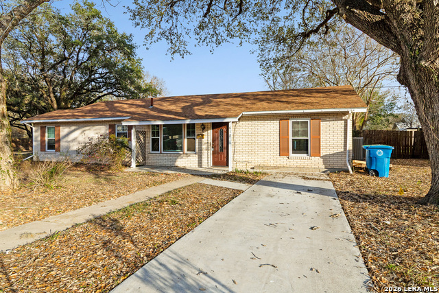 Image 3 of 26 For 612 Hutchinson St E