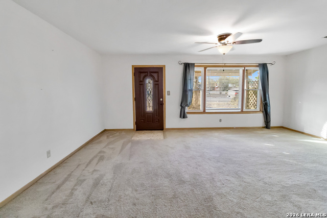 Image 4 of 26 For 612 Hutchinson St E