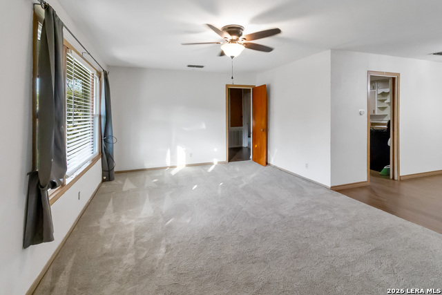 Image 6 of 26 For 612 Hutchinson St E