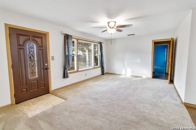 Image 9 of 26 For 612 Hutchinson St E