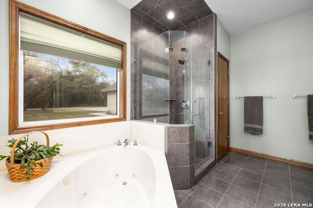 Image 38 of 44 For 155 Maverick