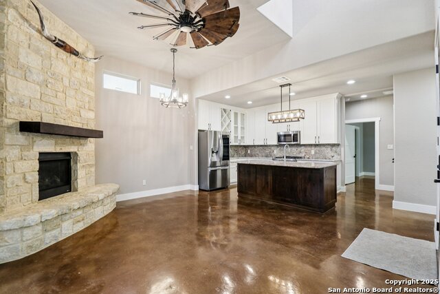 Image 2 of 40 For 1704 Gruene Vineyard