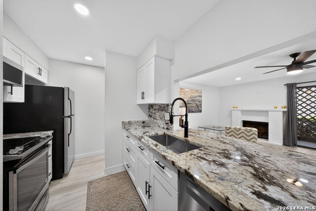 Image 18 of 27 For 11520 Huebner  501