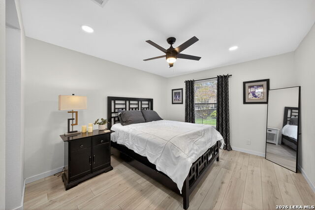 Image 21 of 27 For 11520 Huebner  501