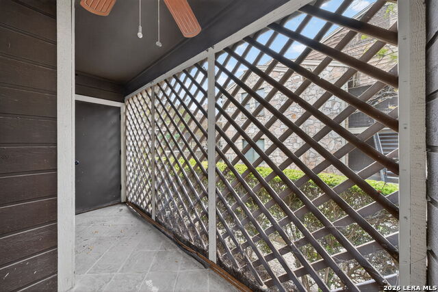 Image 24 of 27 For 11520 Huebner  501