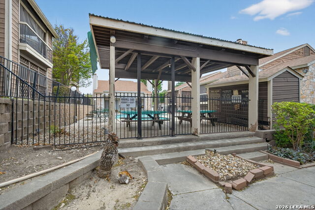 Image 25 of 27 For 11520 Huebner  501