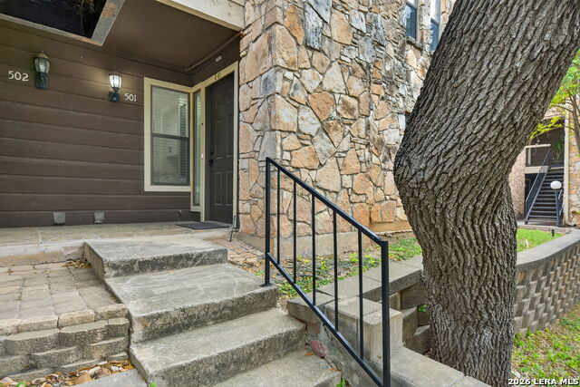 Image 26 of 27 For 11520 Huebner  501