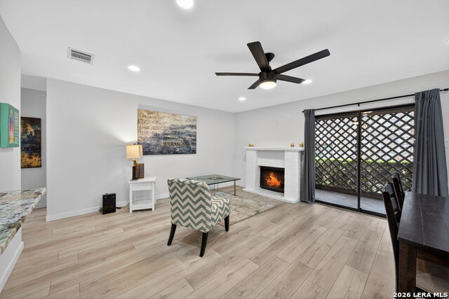 Image 3 of 27 For 11520 Huebner  501