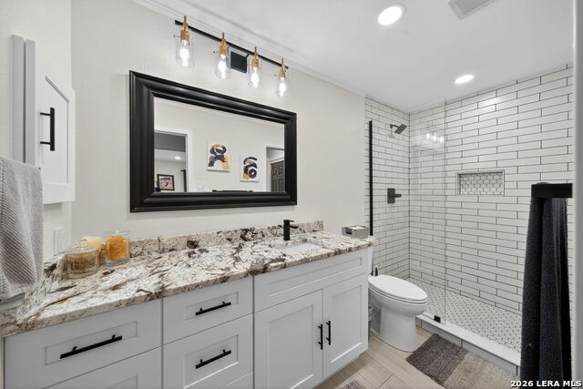 Image 4 of 27 For 11520 Huebner  501