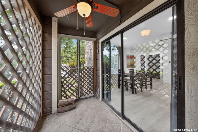 Image 5 of 27 For 11520 Huebner  501