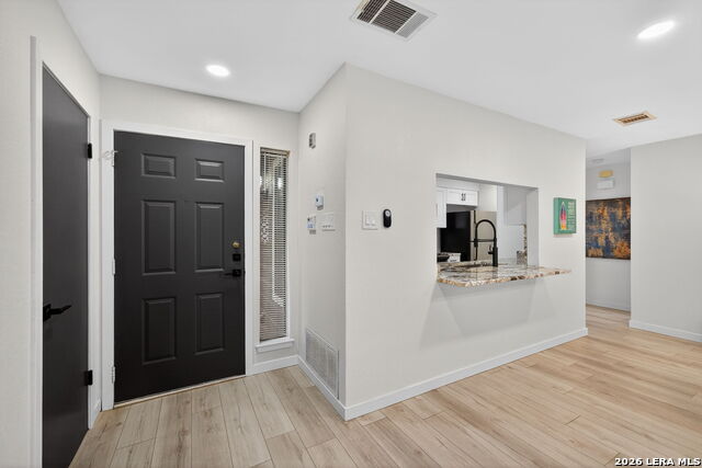 Image 8 of 27 For 11520 Huebner  501