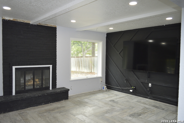 Image 13 of 41 For 1003 Fabulous Dr