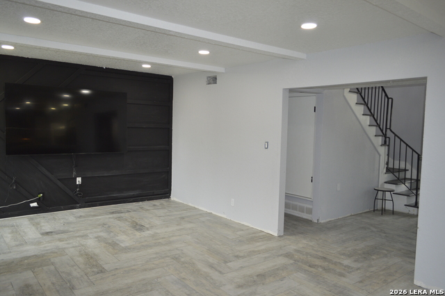 Image 14 of 41 For 1003 Fabulous Dr