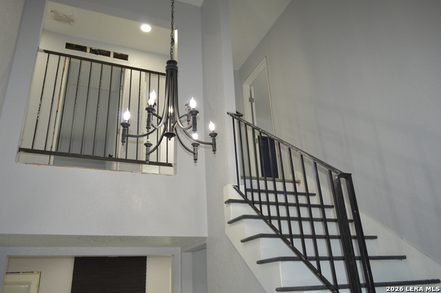 Image 19 of 41 For 1003 Fabulous Dr