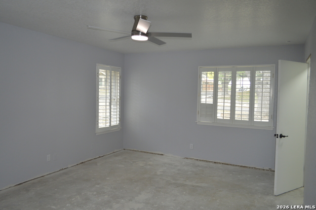 Image 21 of 41 For 1003 Fabulous Dr