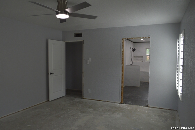 Image 22 of 41 For 1003 Fabulous Dr