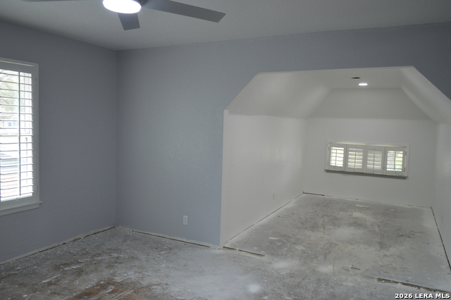 Image 26 of 41 For 1003 Fabulous Dr