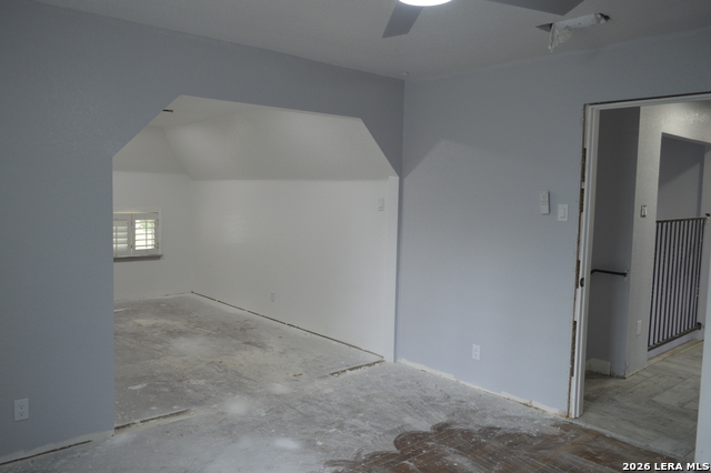 Image 27 of 41 For 1003 Fabulous Dr