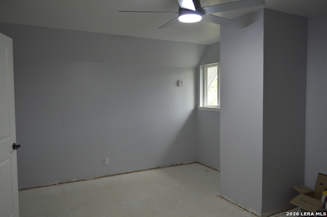 Image 33 of 41 For 1003 Fabulous Dr