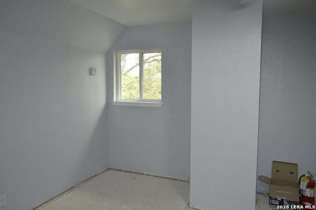 Image 34 of 41 For 1003 Fabulous Dr