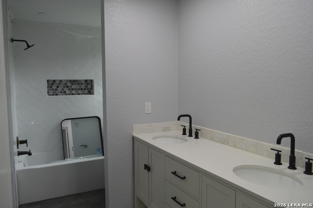 Image 35 of 41 For 1003 Fabulous Dr