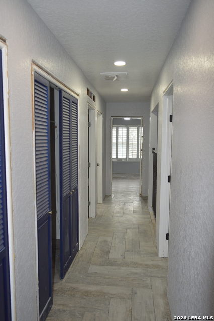 Image 36 of 41 For 1003 Fabulous Dr