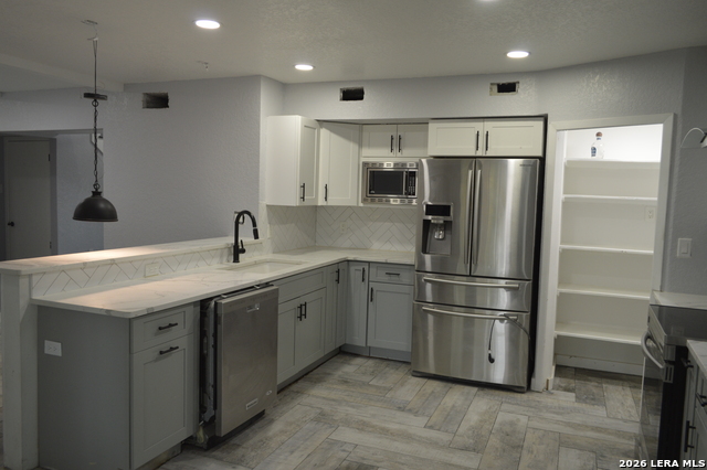 Image 6 of 41 For 1003 Fabulous Dr