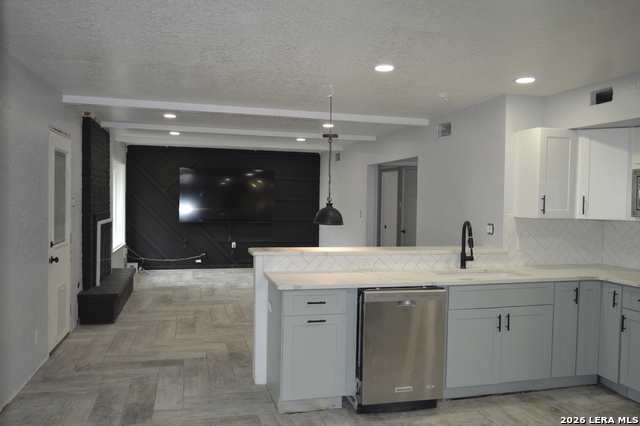 Image 9 of 41 For 1003 Fabulous Dr