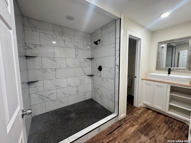 Image 8 of 8 For 323 Thompson Pl