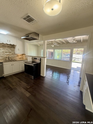 Image 3 of 12 For 217 Deerwood Dr