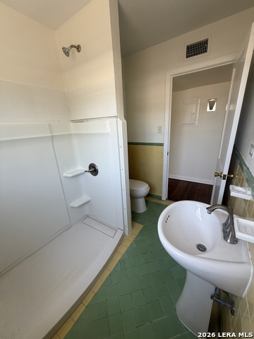 Image 7 of 12 For 217 Deerwood Dr