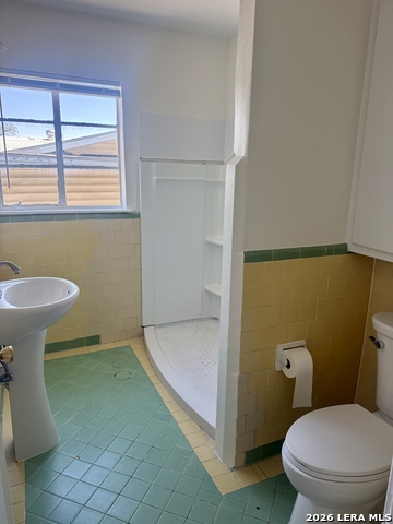 Image 8 of 12 For 217 Deerwood Dr