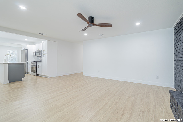 Image 17 of 58 For 2918 Hatton St