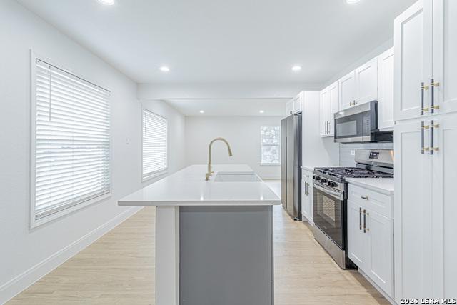 Image 18 of 58 For 2918 Hatton St