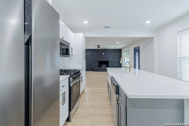 Image 21 of 58 For 2918 Hatton St