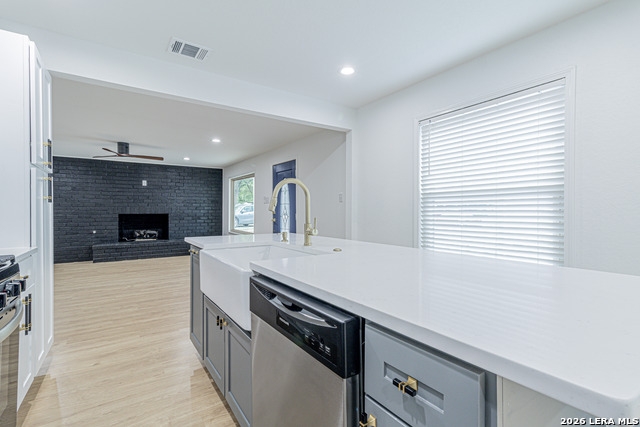 Image 23 of 58 For 2918 Hatton St