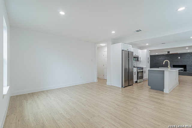 Image 26 of 58 For 2918 Hatton St