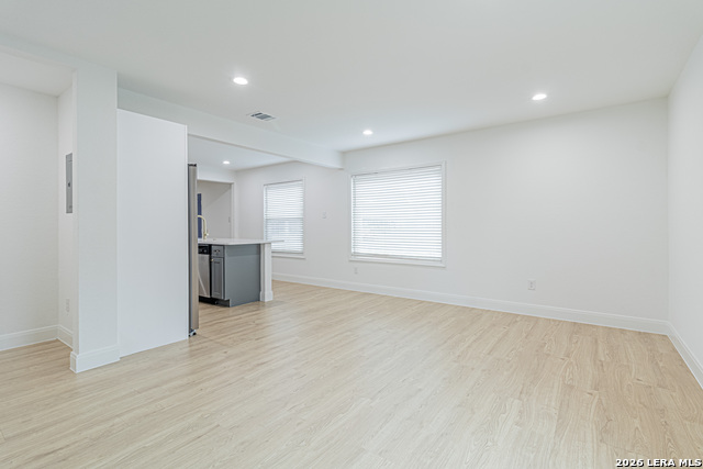 Image 28 of 58 For 2918 Hatton St