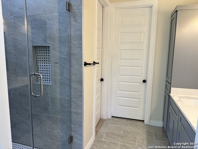 Image 37 of 49 For 6014 Covers Cove