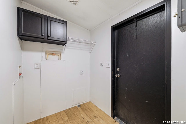 Listing photo id 16 for 4406 Becker  