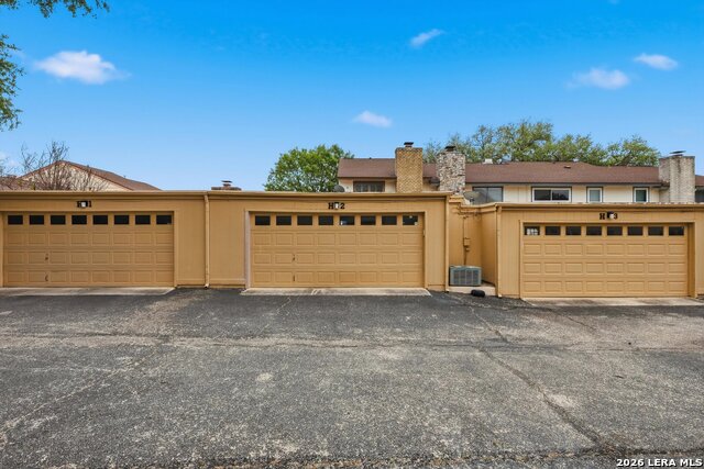 Image 15 of 17 For 11303 Vance Jackson  H2