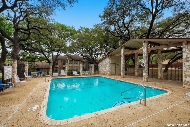 Image 17 of 17 For 11303 Vance Jackson  H2