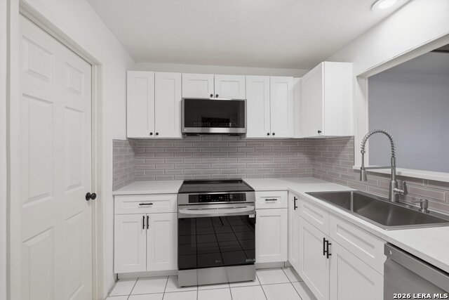 Image 8 of 17 For 11303 Vance Jackson  H2