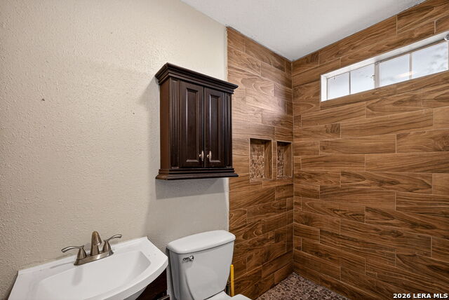 Image 11 of 16 For 1354 Fenfield Ave