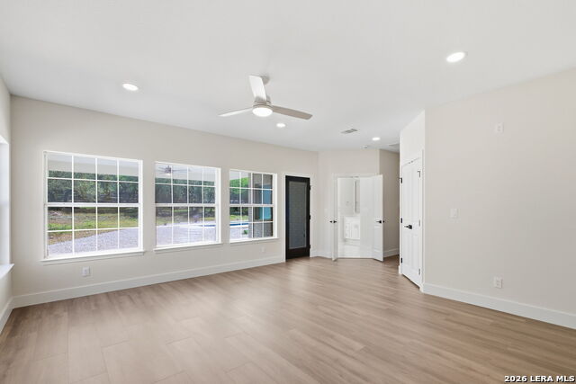 Image 21 of 50 For 3011 River Way