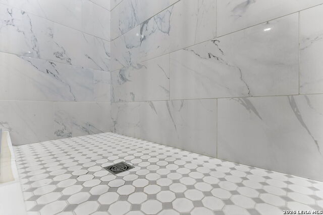 Image 31 of 43 For 2718 Old Field Dr  502