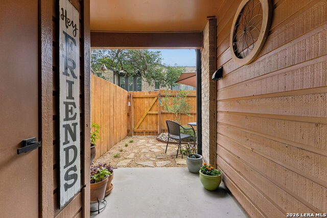 Image 33 of 43 For 2718 Old Field Dr  502