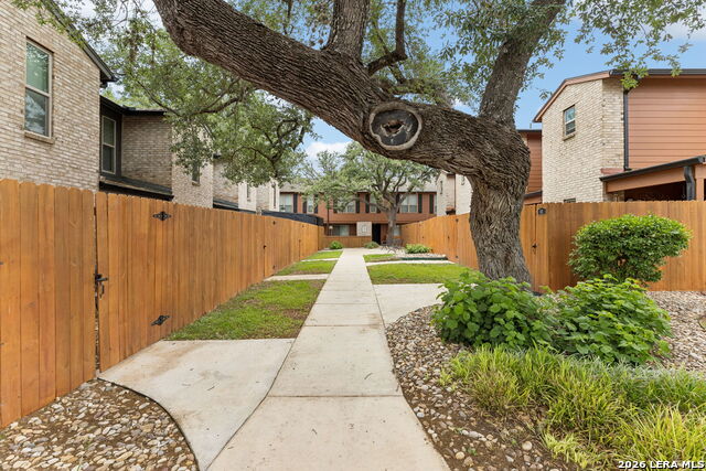 Image 39 of 43 For 2718 Old Field Dr  502