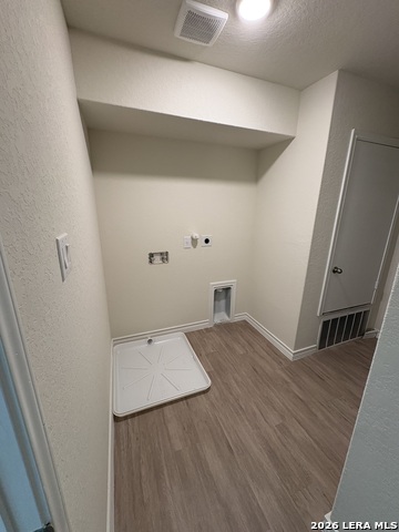 Image 17 of 24 For 310 W Evergreen St #108