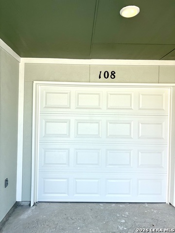 Image 23 of 24 For 310 W Evergreen St #108